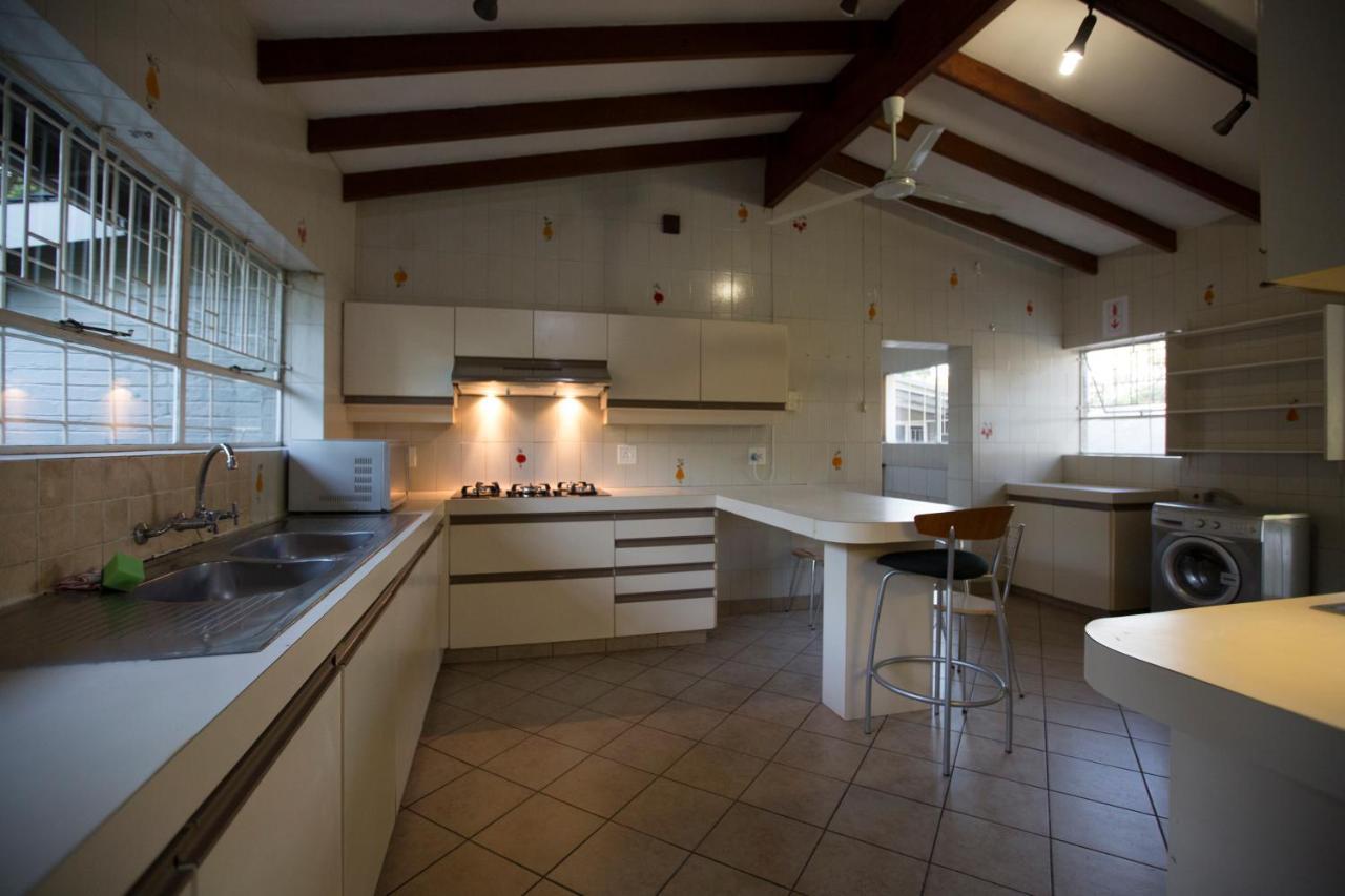 Dynasty Forest Sandown Serviced Apartments & Self Catering Hotel Йоханнесбург Экстерьер фото